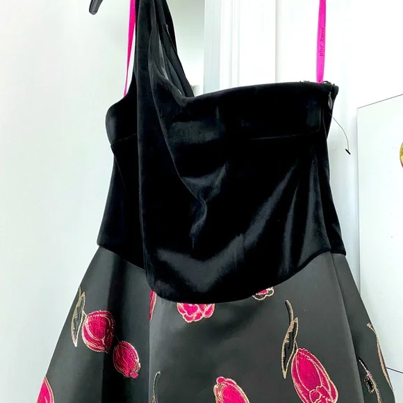 Betsey Johnson One Shoulder A-Line Dress w Crinoline - Picture 2 of 9